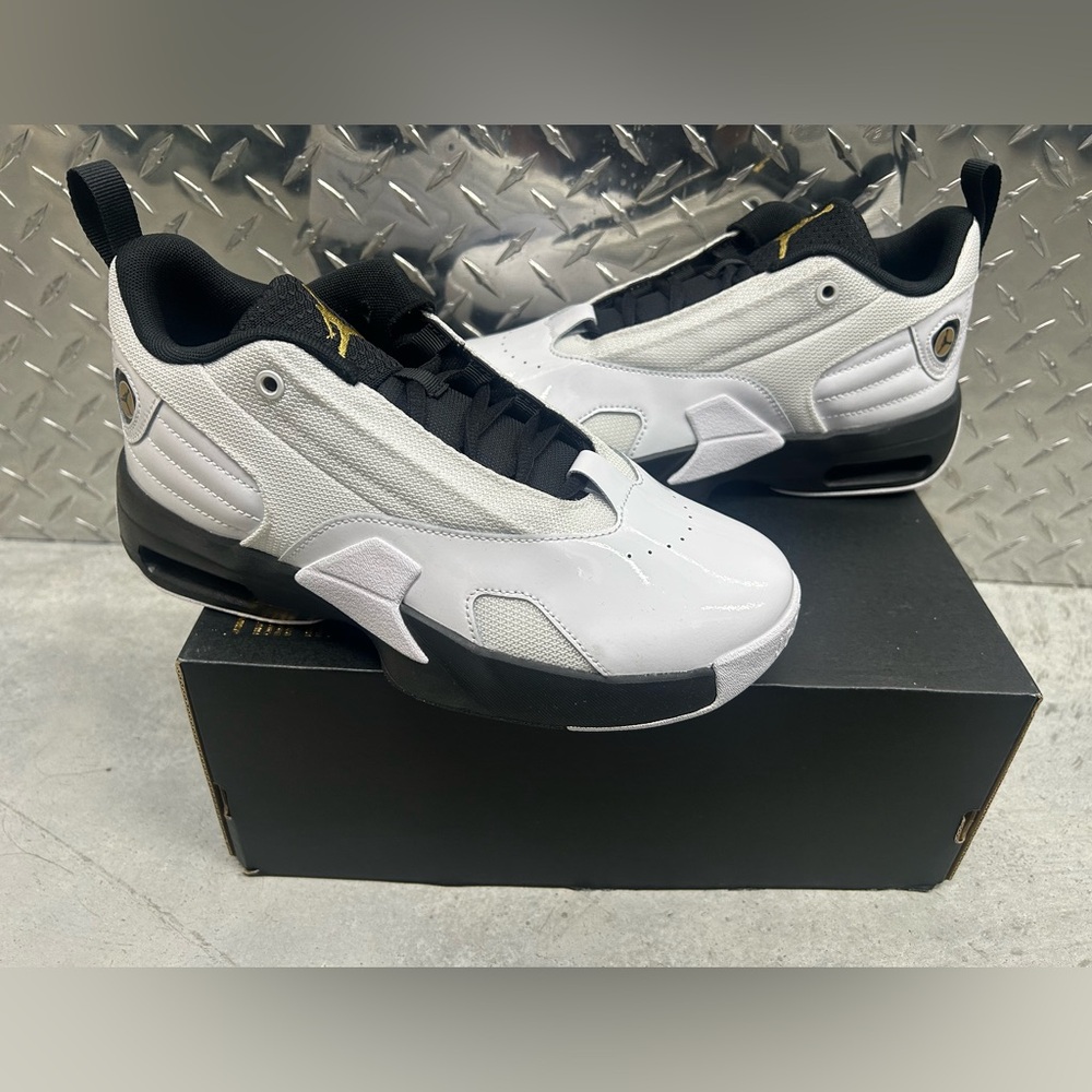 JORDAN MAX AURA 6
